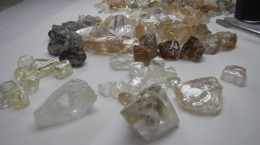 lucapa-diamond-selection-of-lulo-diamonds-from-record-july-2016-production1-260×145
