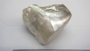 Lucapa_Diamond_-_60_carat_D-Colour_diamond_recovered_from_Mining_Block_28_during_the_Quarter