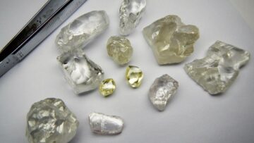 Lucapa_Diamond_-_Selection_of_Lulo_Specials_from_October_2017_including_pink_and_yellow_stones