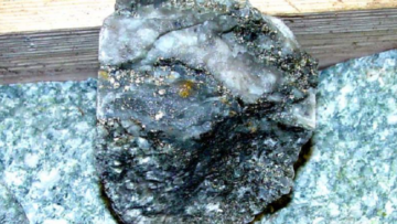 Prize-Mining-Silver-King-Erz-mit-240-Gramm-Gold-pro-Tonne