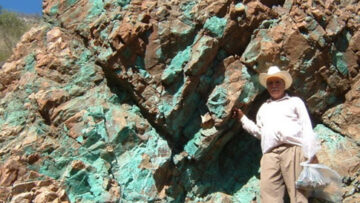 OCO_-_Mineralization_in_the_Santo_Tomas_North_and_South_zones