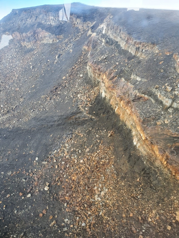 Conico Eine weitere Abbruchkante von Sedimentschichten mit oxidiertem Sulfid 600