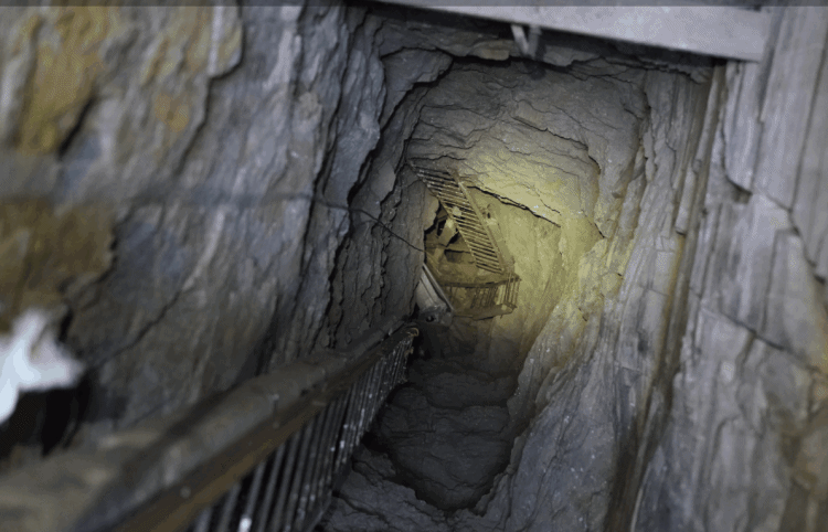 Kingman MInerals Stollen in der historischen Mohave Mine 750