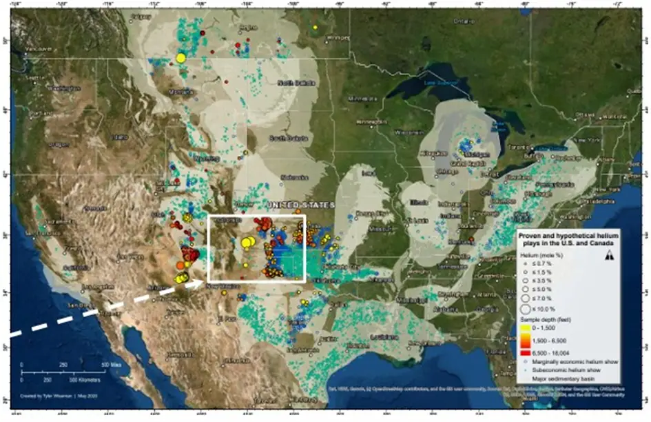 Karte der USA und Kanadas mit markierten Heliumvorkommen, farbkodiert nach Heliumgehalt und Tiefenbereich. Hervorgehoben sind wirtschaftliche Heliumvorkommen und explorative Regionen, insbesondere in Colorado.