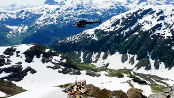 Goliath Resources – Helikopter im Anflug auf Bohrstandort auf Golddigger_GI NEU