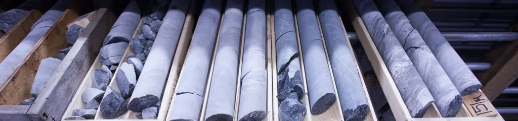 Gold Terra Bohrkerne in Nahaufnahme auf GOLDINVEST