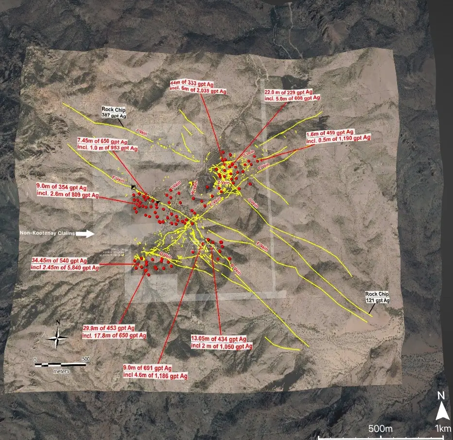 Das Adersystem von La Columba mit ausgewählten Bohrergebnissen von Kootenay Silver